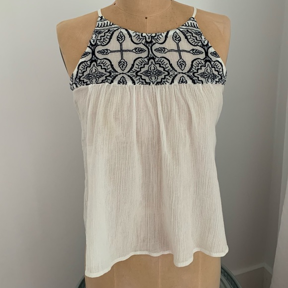 A&F Keyhole Back Top - Picture 2 of 5